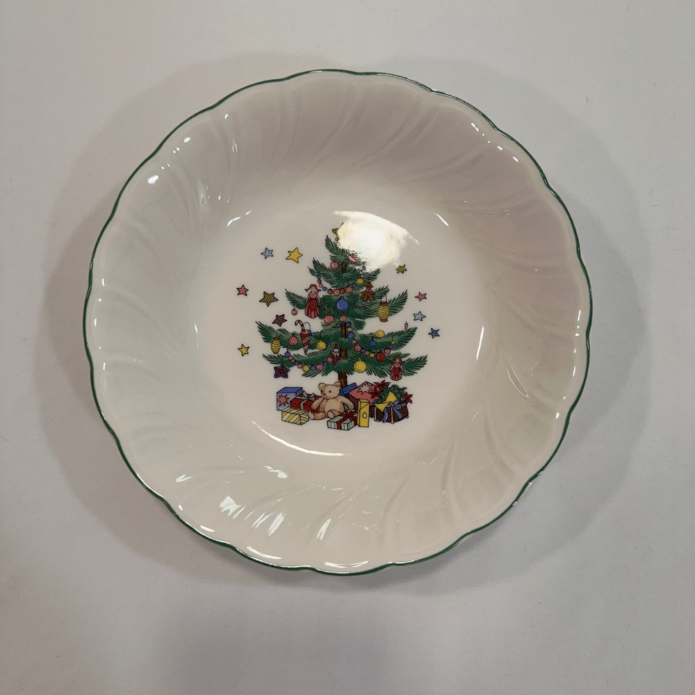 Nikko Happy Holidays Rimmed Soup Bowl 7.25in White Christmas Tree |‎ Grandmacore